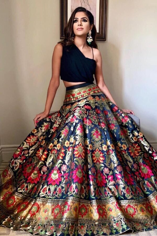 Bollywood-model-black-banarasi-silk-wedding-lehenga-lnb2018